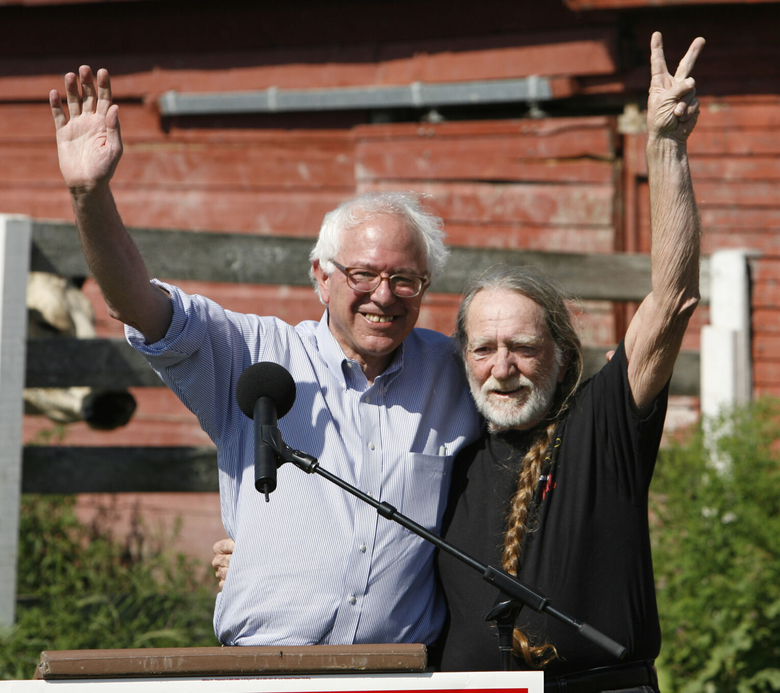 2006: Willie Nelson and Bernie Sanders